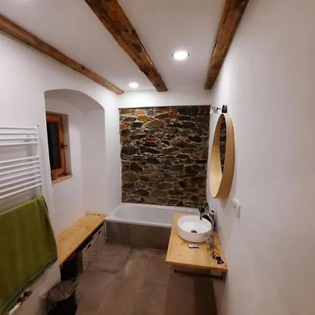 Statek U Veseli Nad Luznici *