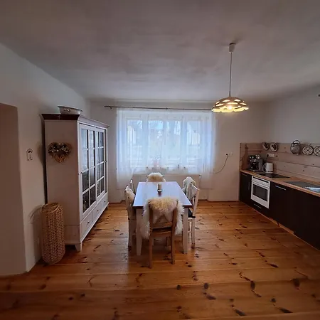 Statek U Veseli Nad Luznici Zisov