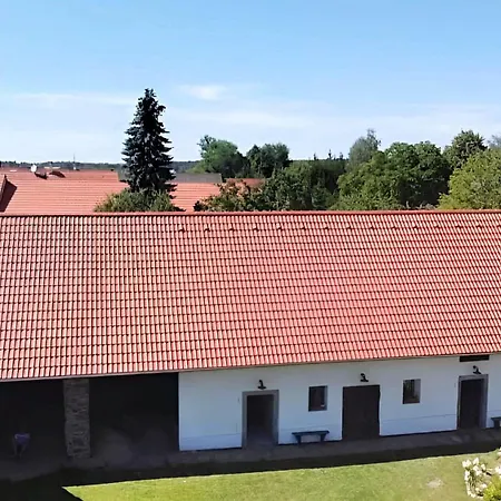 Statek U Veseli Nad Luznici