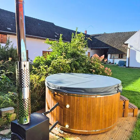 Statek U Veseli Nad Luznici בית אירוח