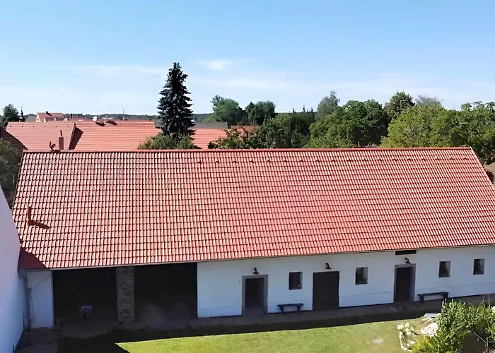 Statek U Veseli Nad Luznici